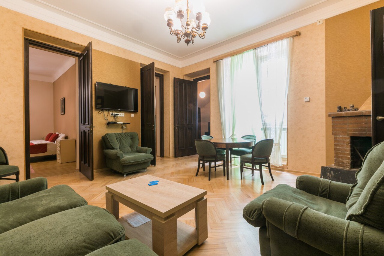 Daily apartment for rent on Rustaveli Ave.